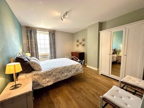 4 Schlafzimmer, Bügeleisen/Bügelbrett, Internetzugang