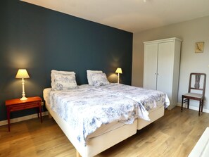 4 dormitorios, tabla de planchar con plancha, Internet