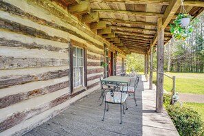 Outdoor dining - 6 Mi to Scottsboro: Apt w/ Furnished Porch (Hollywood)