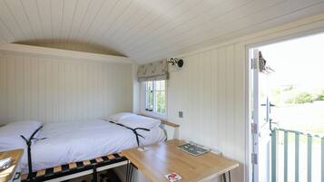 1 bedroom, individually decorated, individually furnished, free WiFi