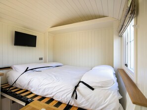 1 bedroom, individually decorated, individually furnished, free WiFi