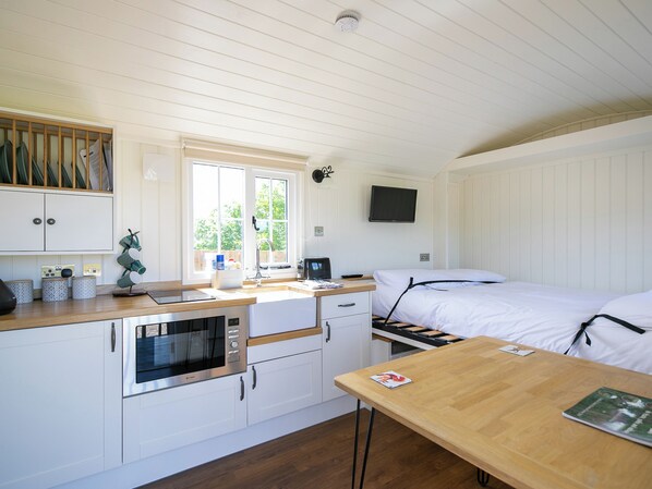 Cookware/dishes/utensils