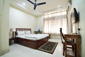 Hypo-allergenic bedding, down comforters, Select Comfort beds, desk