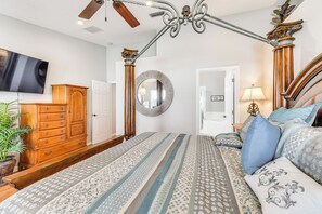 4 chambres, bureau, fer et planche à repasser, lit de bébé portatif