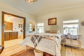 3 bedrooms, iron/ironing board, Internet, bed sheets
