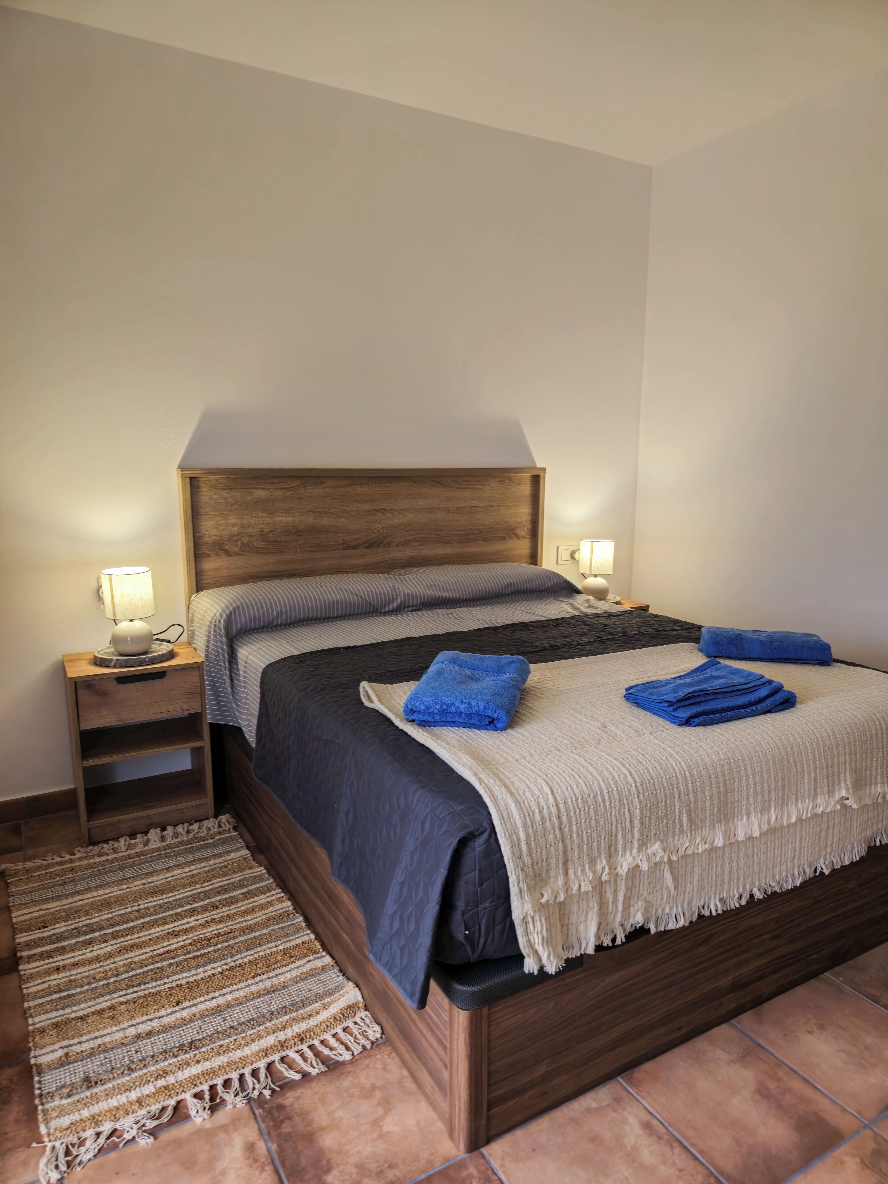 2 slaapkamers, een strijkplank/strijkijzer, gratis wifi, beddengoed