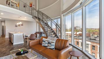 Deluxe Apartment, 3 Bedrooms, Non Smoking | Living area | 42-inch Smart TV with digital channels, Netflix, Hulu