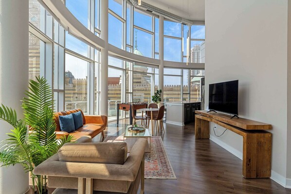 Deluxe Apartment, 3 Bedrooms, Non Smoking | Living area | 42-inch Smart TV with digital channels, Netflix, Hulu