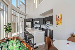Apartamento luxo, 3 quartos, para não fumantes | Cozinha privada | Geladeira, micro-ondas, fogão, cooktop