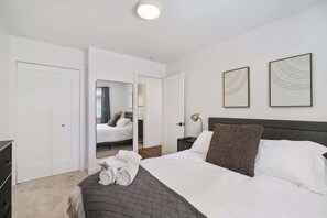 1 bedroom, desk, iron/ironing board, WiFi - Newly Renovated West-Side 1BR/1BA! (Ann Arbor)