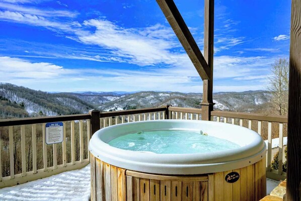 Outdoor spa tub
