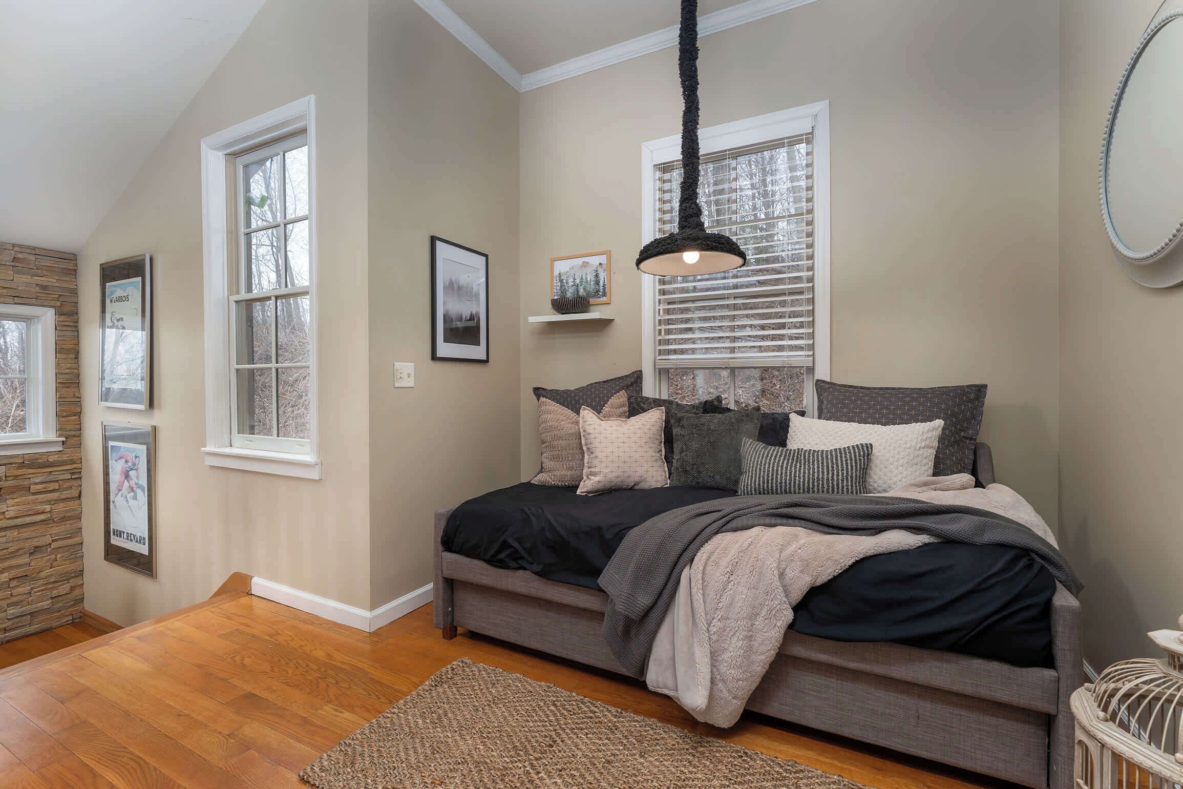 5 chambres, fer et planche à repasser, Wi-Fi, draps fournis