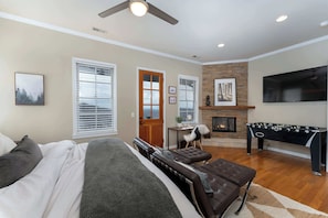 3 bedrooms, iron/ironing board, WiFi, bed sheets