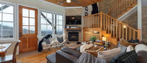 Télévision, cheminée, baby-foot