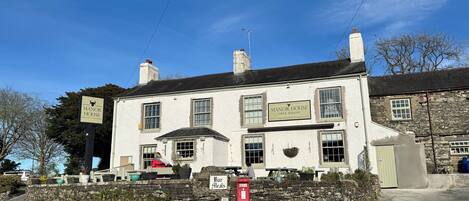 คอทเทจ | บริเวณภายนอก