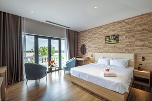 Premium bedding, minibar, desk, laptop workspace