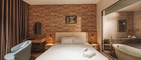 1 bedroom, premium bedding, minibar, desk