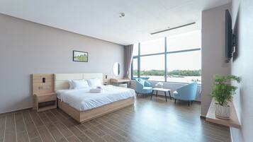 Ropa de cama de alta calidad, minibar y escritorio