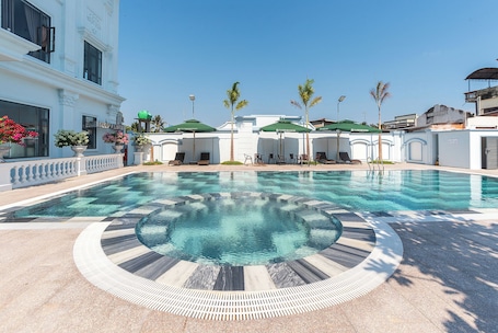 Outdoor pool. Bamboo Riverside Boutique Hotel