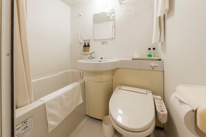Combined shower/bathtub, hair dryer, towels, soap - nanbuhotel (Kitakami)
