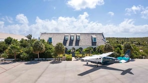 Property grounds - 6 BR All-Inclusive Villa with Private Chef @ Ambergris Cay: Dream Pavillion (Big Ambergris Cay)