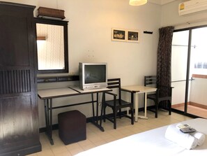Standard Double Room, Balcony | Free WiFi - Sutus Court 7 (Pattaya)
