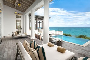 Een verwarmd zwembad