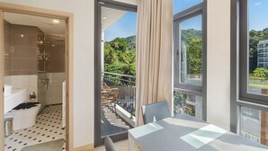 Căn hộ Tiêu chuẩn, ban công, quang cảnh sân vườn | Phòng tắm