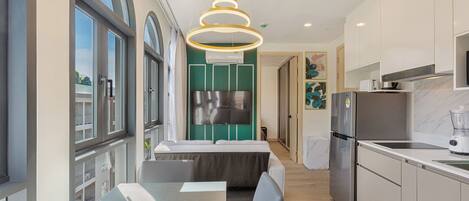 Lägenhet Standard - balkong - utsikt mot innergården | 1 sovrum, värdeförvaringsskåp på rummet och mörkläggningsgardiner