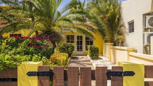 Property grounds - 2-Min Walk to Beach Private Pool 4-Bed Villa by Bocobay (Noord)