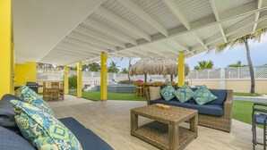 Outdoor dining - 2-Min Walk to Beach Private Pool 4-Bed Villa by Bocobay (Noord)