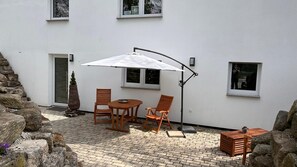 Outdoor dining - Vacation apartment "An der Kuhweide" (Satteldorf)