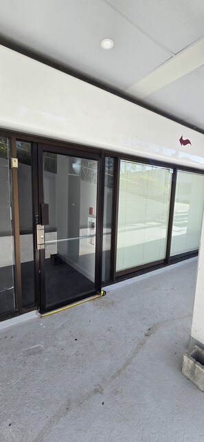 Interior entrance - NEW ROYAL INN (New Westminster)