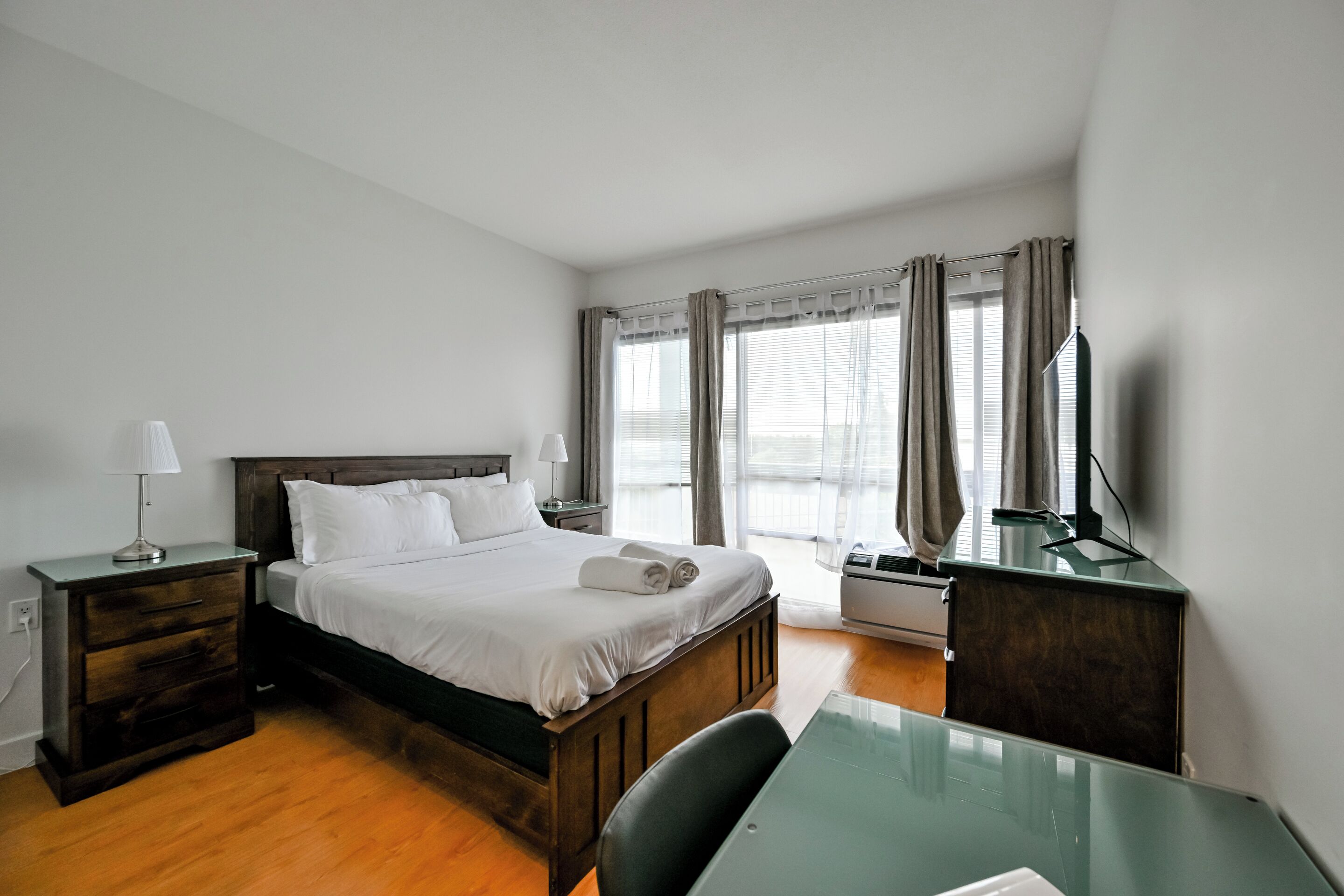 Executive Room | Premium bedding, down comforters, individually decorated