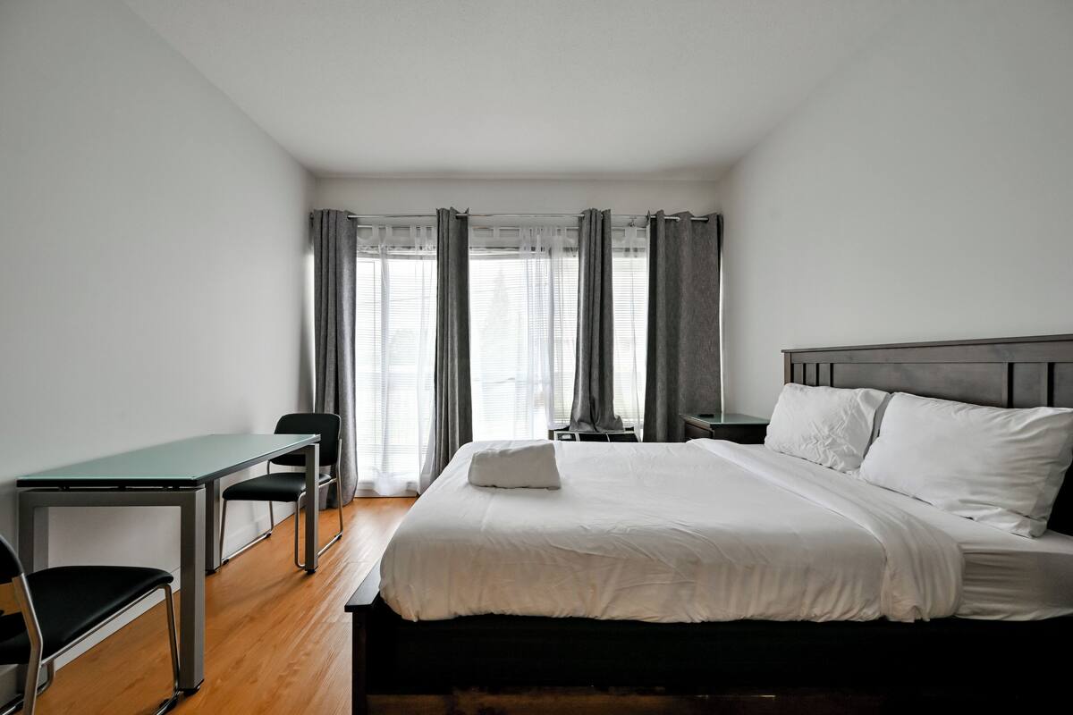 Roupas de cama premium, edredons de pluma, escrivaninha