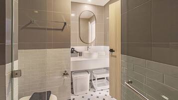 Standard Apartment, Balcony, Courtyard View | Bathroom