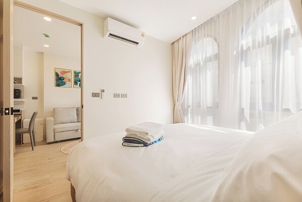Standard-Apartment, Balkon, Blick auf den Innenhof | 1 Schlafzimmer, Zimmersafe, kostenloses WLAN