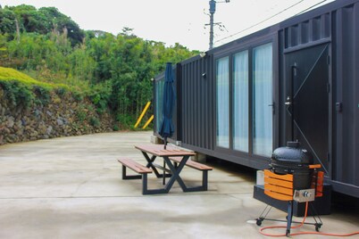 20ft container 15 sq.m.] 1 to 4 people rent the whole building for a memorable trip. 20Ft
