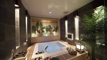 Habitación de lujo doble | Baño | Bañera y ducha independientes, secador de pelo, zapatillas y toallas
