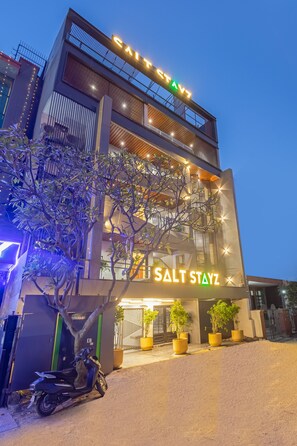 Front of property - Saltstayz Premier - Paschim Vihar (New Delhi)