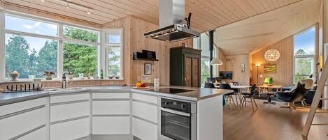 Réfrigérateur, four à micro-ondes, un four, lave-vaisselle