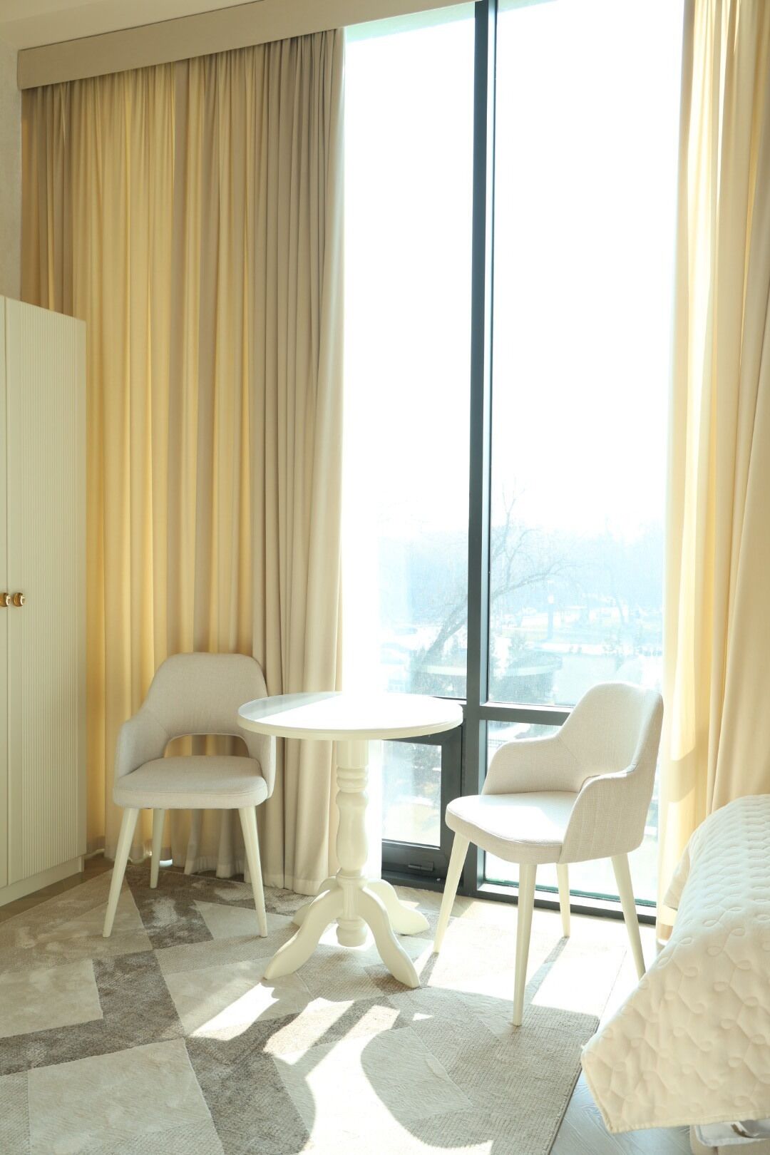 Kahden hengen standard-huone, näköala puutarhaan | Ylelliset vuodevaatteet, kannettavalle tietokoneelle sopiva työtila