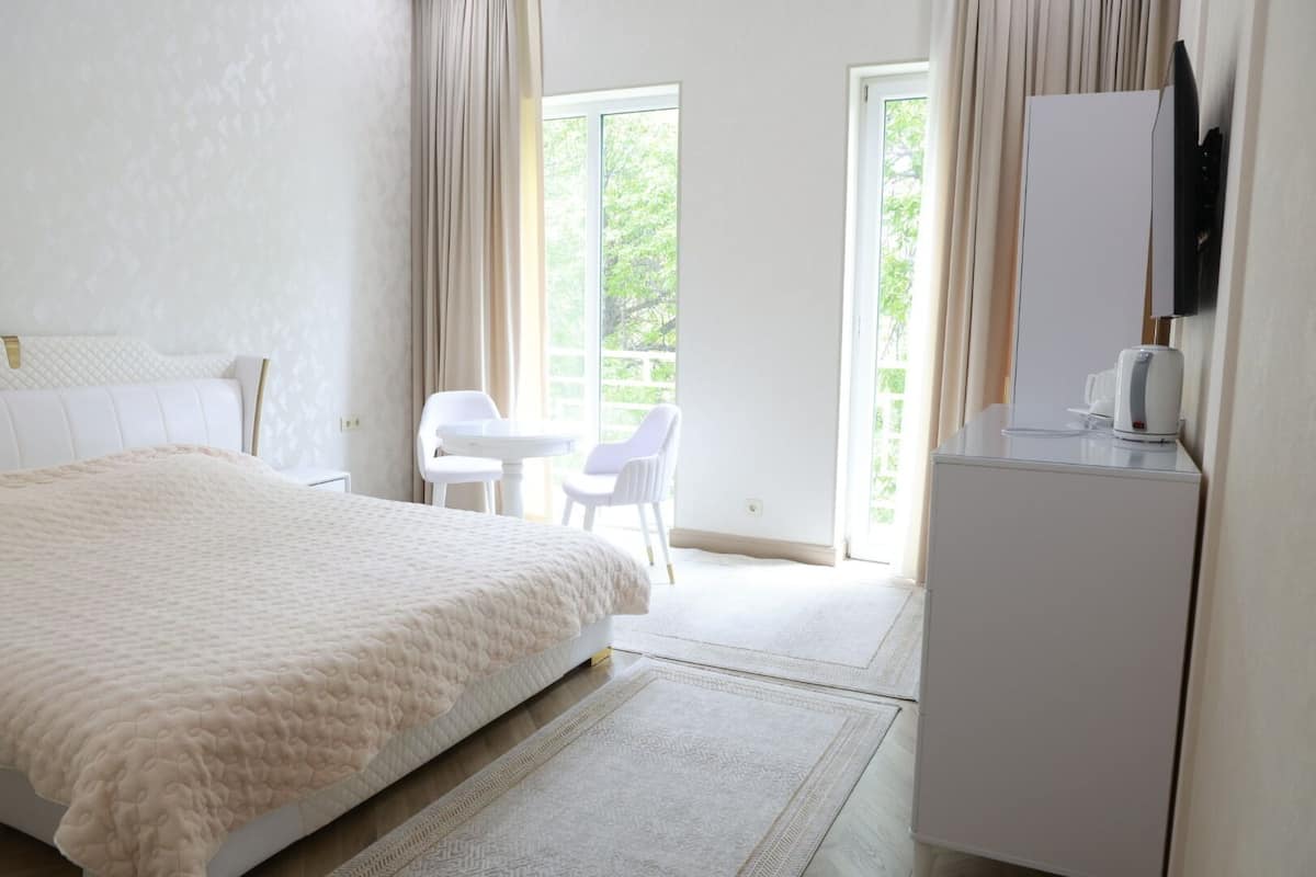 Standard Double Room, Balcony, Garden View | 1 bedroom, premium bedding, laptop workspace, blackout drapes