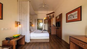 Iron/ironing board, free WiFi