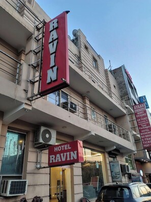 Front of property - Hotel Ravin (New Delhi)