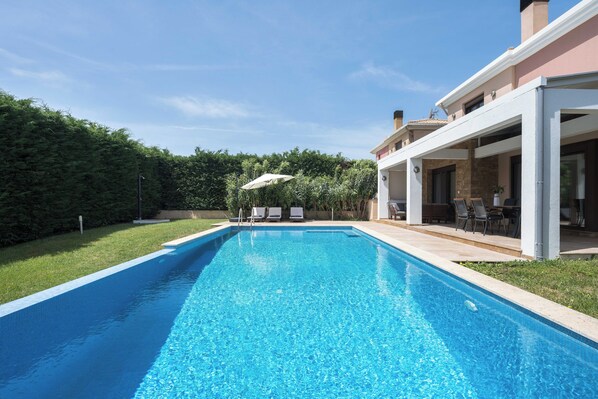 Outdoor pool - Villa Oceana by Luxlikehome (Sane Halkidiki)
