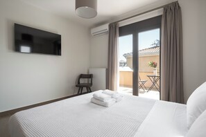 4 bedrooms, iron/ironing board, WiFi, bed sheets - Villa Oceana by Luxlikehome (Sane Halkidiki)