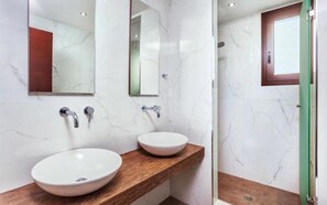 Hårtørrer, håndklæder, Sæbe, Shampoo