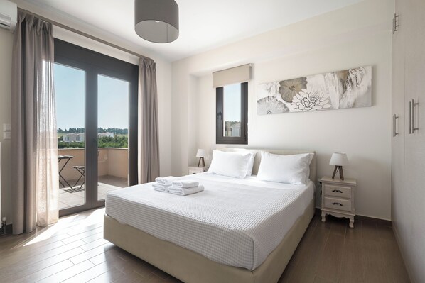4 bedrooms, iron/ironing board, WiFi, bed sheets - Villa Oceana by Luxlikehome (Sane Halkidiki)