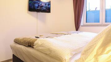 2 bedrooms, iron/ironing board, WiFi, bed sheets